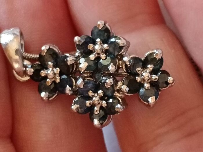 Daisy flower head Gem set Sterling Silver Cross and Chain Set