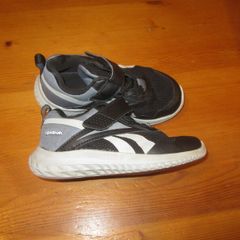 Reebok    size junior 8