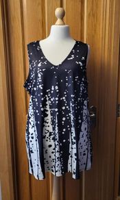 Longline black & white sleeveless top, Size 22, Brand new