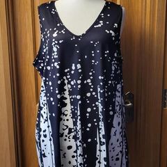 Longline black & white sleeveless top, Size 22, Brand new