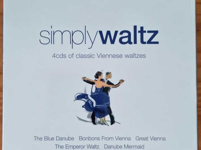 4 CD's Box Set Columbia - Simply Waltz, as new.