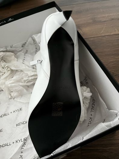 Brand new Kendall & kylie boots