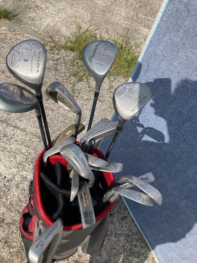 wilson bag and various clubs