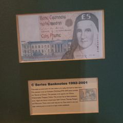 A History of The Irish Five Pound Note > Framed.