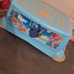 kids step for getting up to the toilet or sink