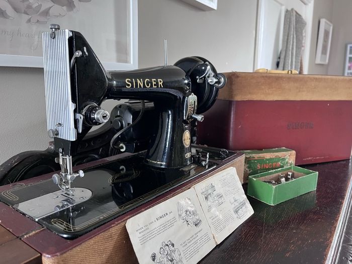 singer sewing machine 99k