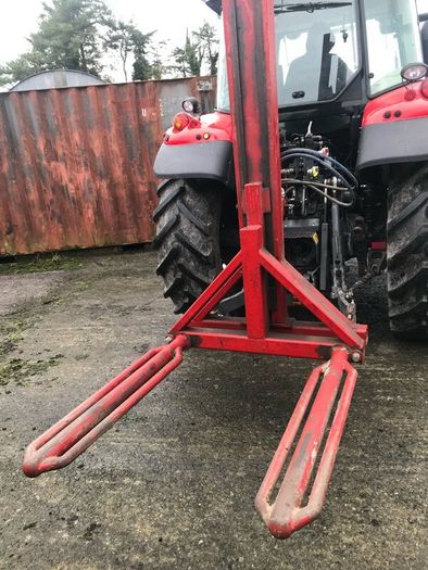 Bale stacker