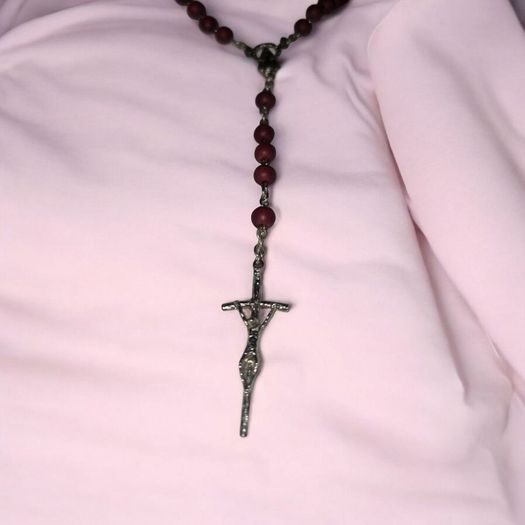 Vintage Catholic/ Saint Mary religious rosary burgundy beads