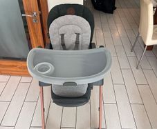 high chair. Maxi cosi