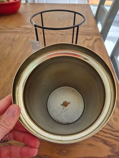 Metal flower pot