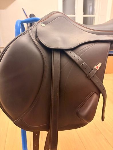 Equipe monoflap jumping saddle