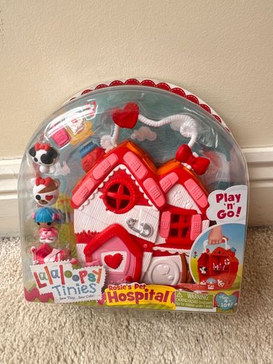 Lalaloopsy Tinies Rosie's Pet Hospital Playset Damaged Box Please see photos