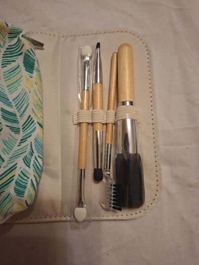 New nail and brush set