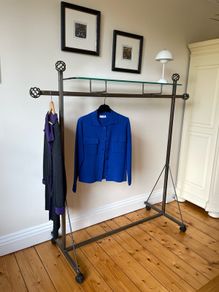 Retail display clothes rail