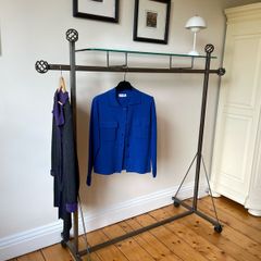 Retail display clothes rail