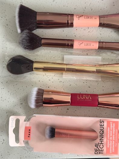 Makeup brushes new