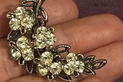 Vintage Ladies Floral Brooch