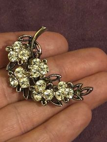 Vintage Ladies Floral Brooch
