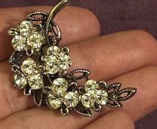 Vintage Ladies Floral Brooch