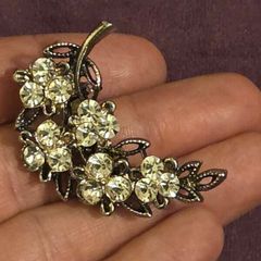 Vintage Ladies Floral Brooch