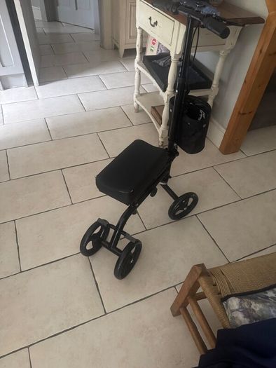 Knee scooter