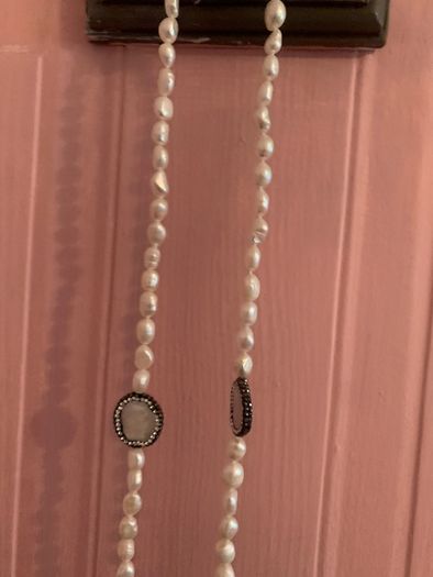 Long pearl necklace
