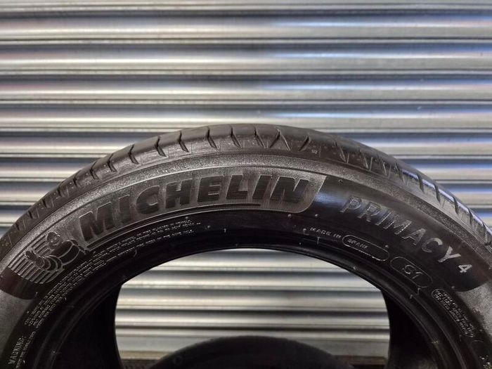 225/55R17 Michelin (Pair)