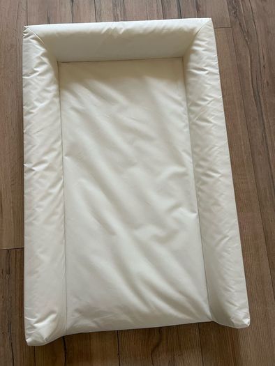 Ikea Vadra Changing Mat (Including 6 covers)