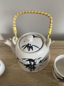 Herbal teapot  and six matching  teacups