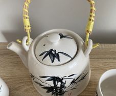 Herbal teapot  and six matching  teacups