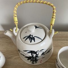 Herbal teapot  and six matching  teacups
