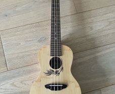 luna concert ukulele