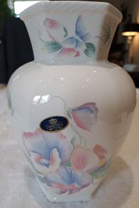 Aynsley vase Little sweetheart