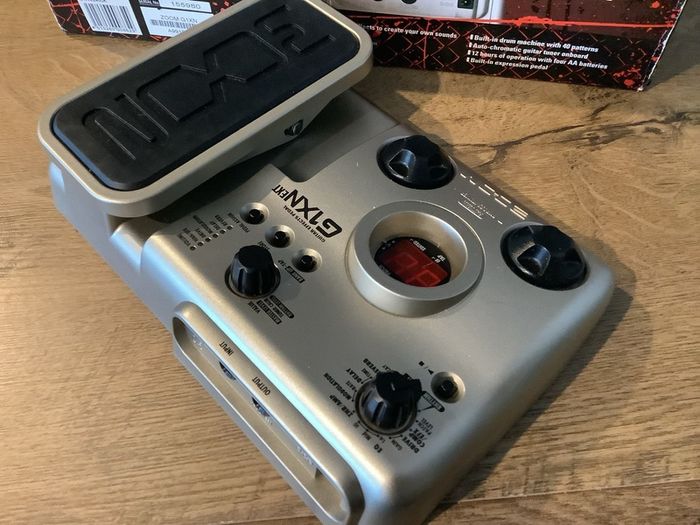 Zoom G1XNext multi-effects pedal box