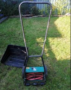 Push manual lawnmower