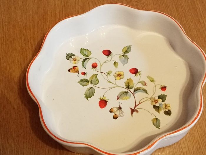 Old Foley "Wild Strawberry" Ceramic Quiche Flan Dish