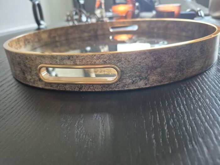 Mirrored tray
