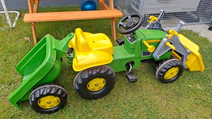 Kids John Deere pedal tractor
