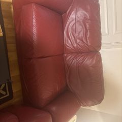 Beautiful sofa and table ( table accessories not included)