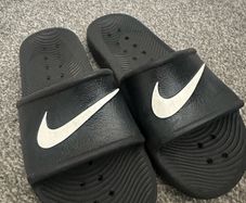 Black Nike Sliders