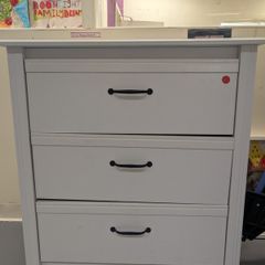chest of drawers