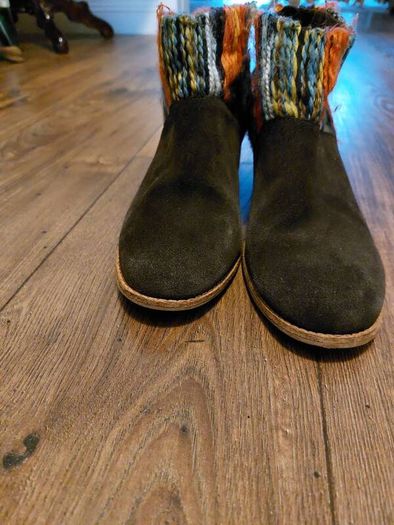 TOMS - suede boots- uk7