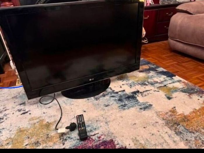 42" LG TV with stand Swap/Trade