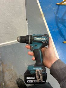 Makita drill+ 5a battery
