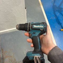 Makita drill+ 5a battery