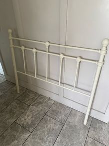 4ft vintage style bed.