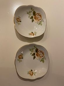 Pair of little Vintage China cmeilow  floral dishes