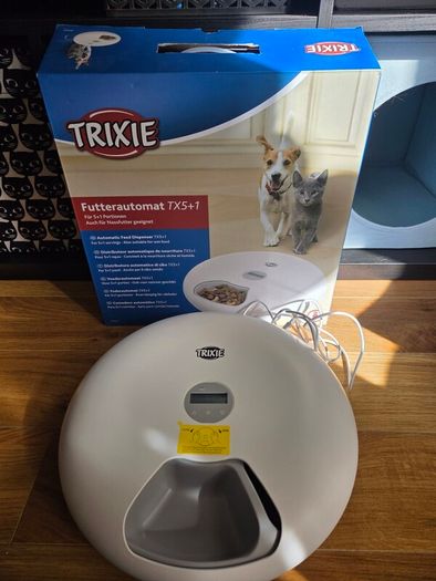 Automatic food dispenser