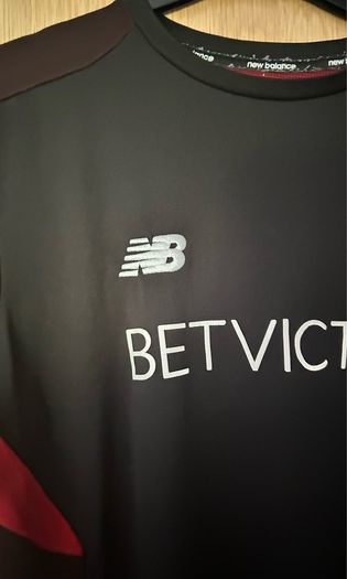 Liverpool 2017 New Balance Training top 2 size XL 125 Anniversary