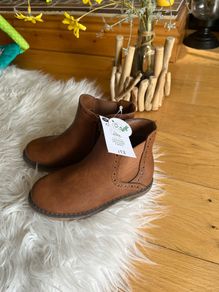 childrens boots new with tags